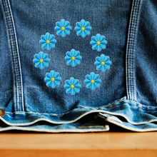 Load image into Gallery viewer, Daisies